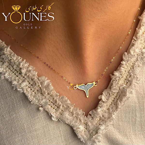 گردنبند میناکاری دم وال آبی آسمانی موج دار طلا